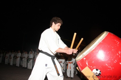 Годерзи Капанадзе барабанным боем открывает памятную тренировку