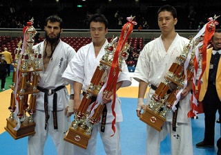 Алехандро Наварро (2 место), Кентаро Танака (1 место), Макото Акаиши (3 место)